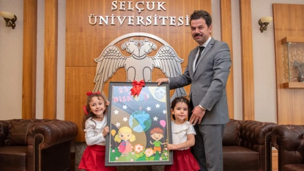 Rektörümüz Prof. Dr. Hüseyin YILMAZ, makamını çocuklara devretti.